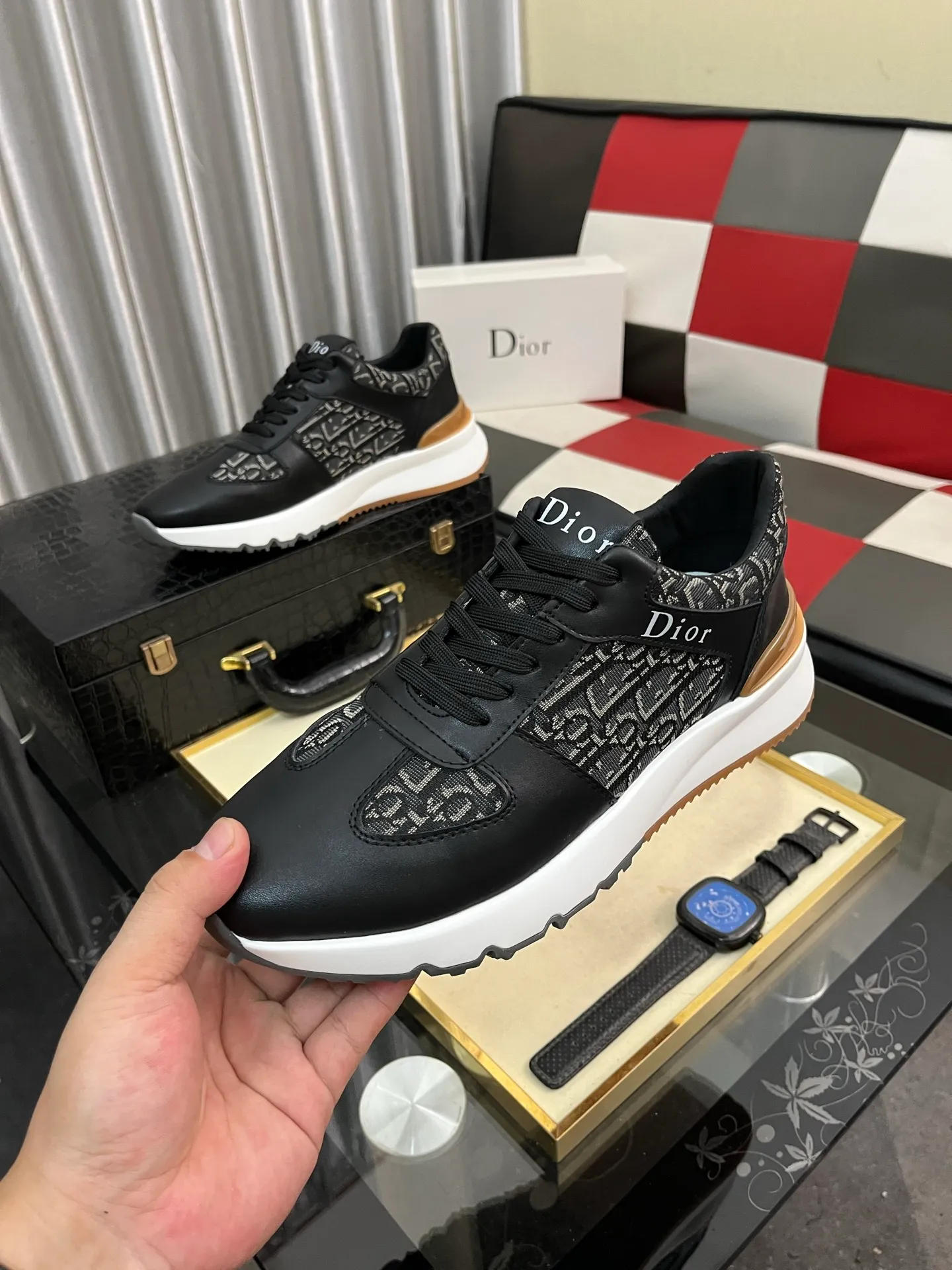 Men's Men's Shoes 💰458⌚️⌚️Dior [Dior] men's casual and trendy shoes are on the market! Strong British fashion style, the upper is made of nubuck leather with printed fabrics, comfortable pigskin lining, and original molded outsole. Designed by European and American masters, the perfect shape creates high quality, super versatile and very comfortable. High-end without losing taste, fashionable and novel! Code number: 38～443️⃣Colors available